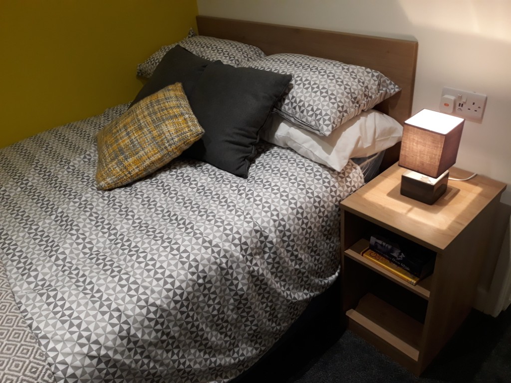  4 Bedrooms - 1 Shared Bathroom  -  42 Princes Road  - Gallery -  9