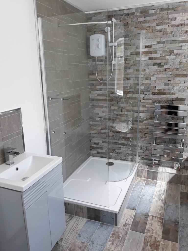  4 Bedrooms - 1 Shared Bathroom  -  42 Princes Road  - Gallery -  1