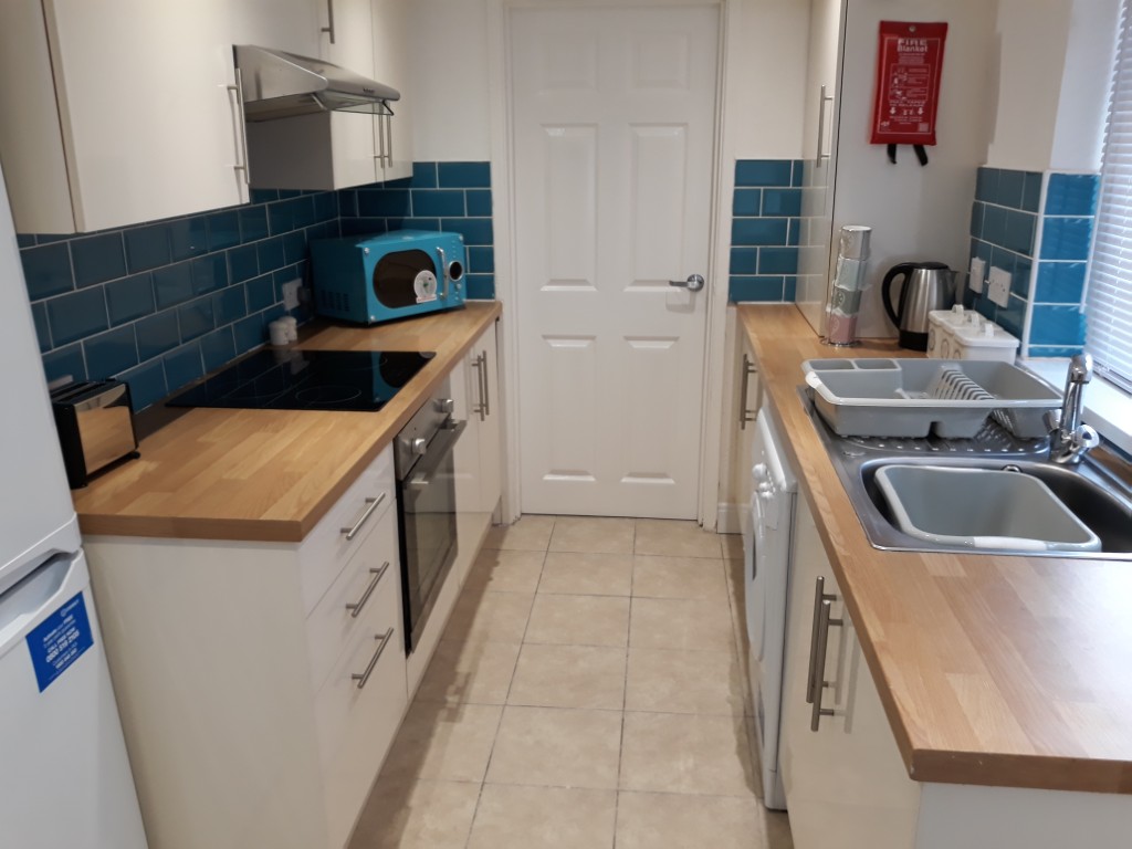  4 Bedrooms - 1 Shared Bathroom  -  42 Princes Road  - Gallery -  5