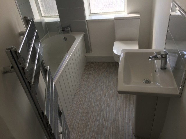  5 Bedrooms - 1 Shared Bathroom  -  29 Clifton Street  - Gallery -  4