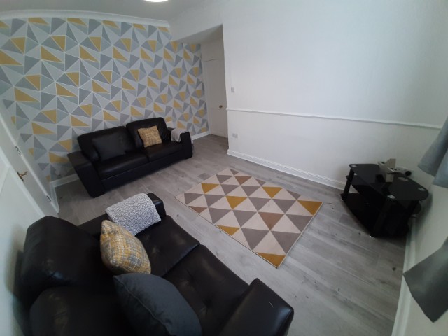  5 Bedrooms - 1 Shared Bathroom  -  29 Clifton Street  - Gallery -  8