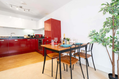 Kitchen/Lounge Area