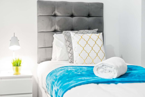B1 Apartment - 2 Double Bedrooms - Secure Parking