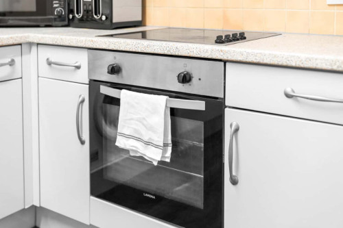 B1 Apartment - 2 Double Bedrooms - Secure Parking