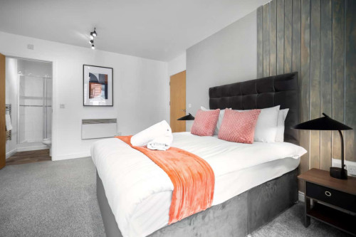 Luxe Apartment - 2 Bedrooms - Central - Balcony - Gallery - 9