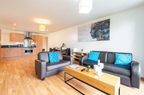 City Centre Apartment - China Town - Secure Parking - Balcony