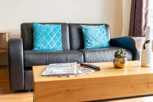 City Centre Apartment - China Town - Secure Parking - Balcony