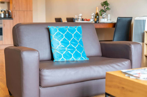 City Centre Apartment - China Town - Secure Parking - Balcony