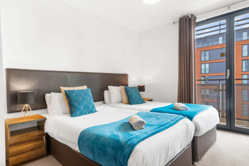 City Centre Apartment - China Town - Secure Parking - Balcony