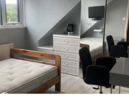 Double room overlooking Southdown's - Gallery - 10