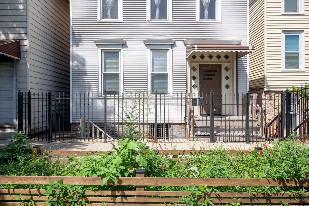  #1404: Pilsen - Full Bedroom D  -  #1404: Pilsen  - Gallery -  4