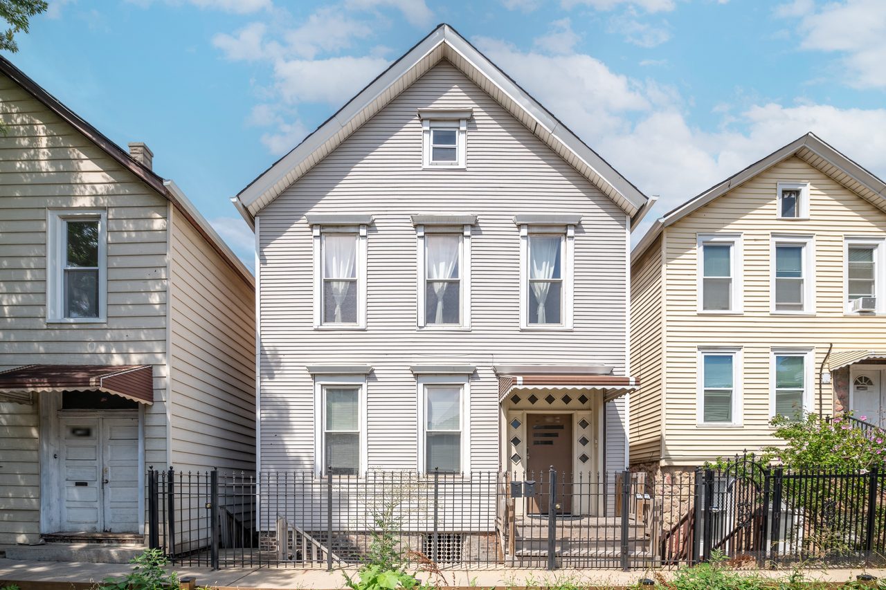 #1404: Pilsen - Full Bedroom D - #1404: Pilsen - Gallery - 2