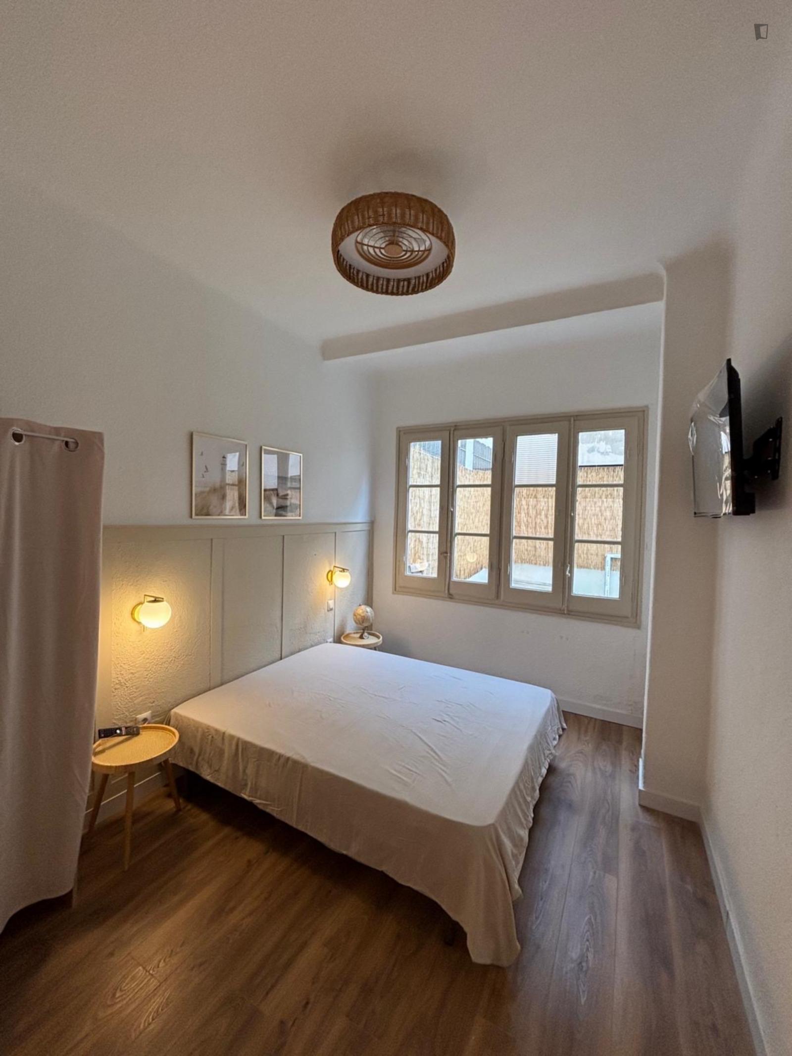 Comfortable Double Bedroom In Recently Renovated Apartment With Spacious Outdoor Area In Central Zar - Comfortable double bedroom in recently renovated apartment with spacious outdoor area in central Zaragoza - Gallery - 1