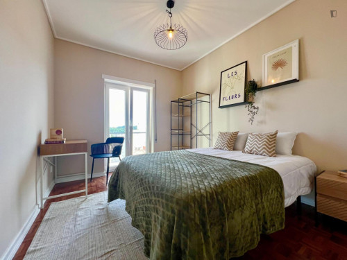 Modern Double Bedroom with a balcony close to University of Coimbra