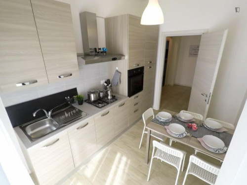 Large single bedroom in Mompiano