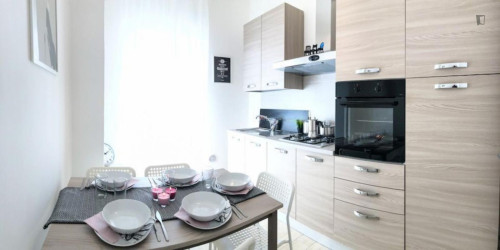 Large single bedroom in Mompiano