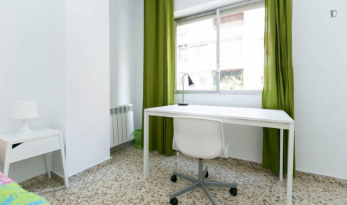 Cozy double bedroom in welcoming shared flat in the well connected area Ronda