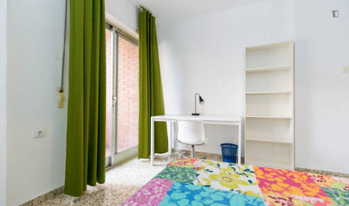 Cozy double bedroom in welcoming shared flat in the well connected area Ronda