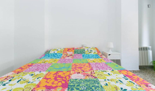 Cozy double bedroom in welcoming shared flat in the well connected area Ronda