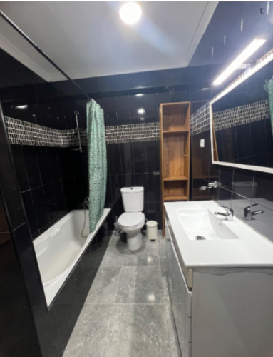 Affordable Single Bedroom close to Caldas da Rainha Train Station