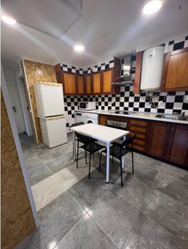 Affordable Single Bedroom close to Caldas da Rainha Train Station