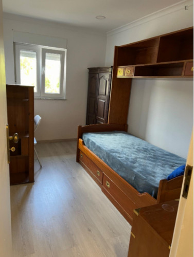 Affordable Single Bedroom close to Caldas da Rainha Train Station