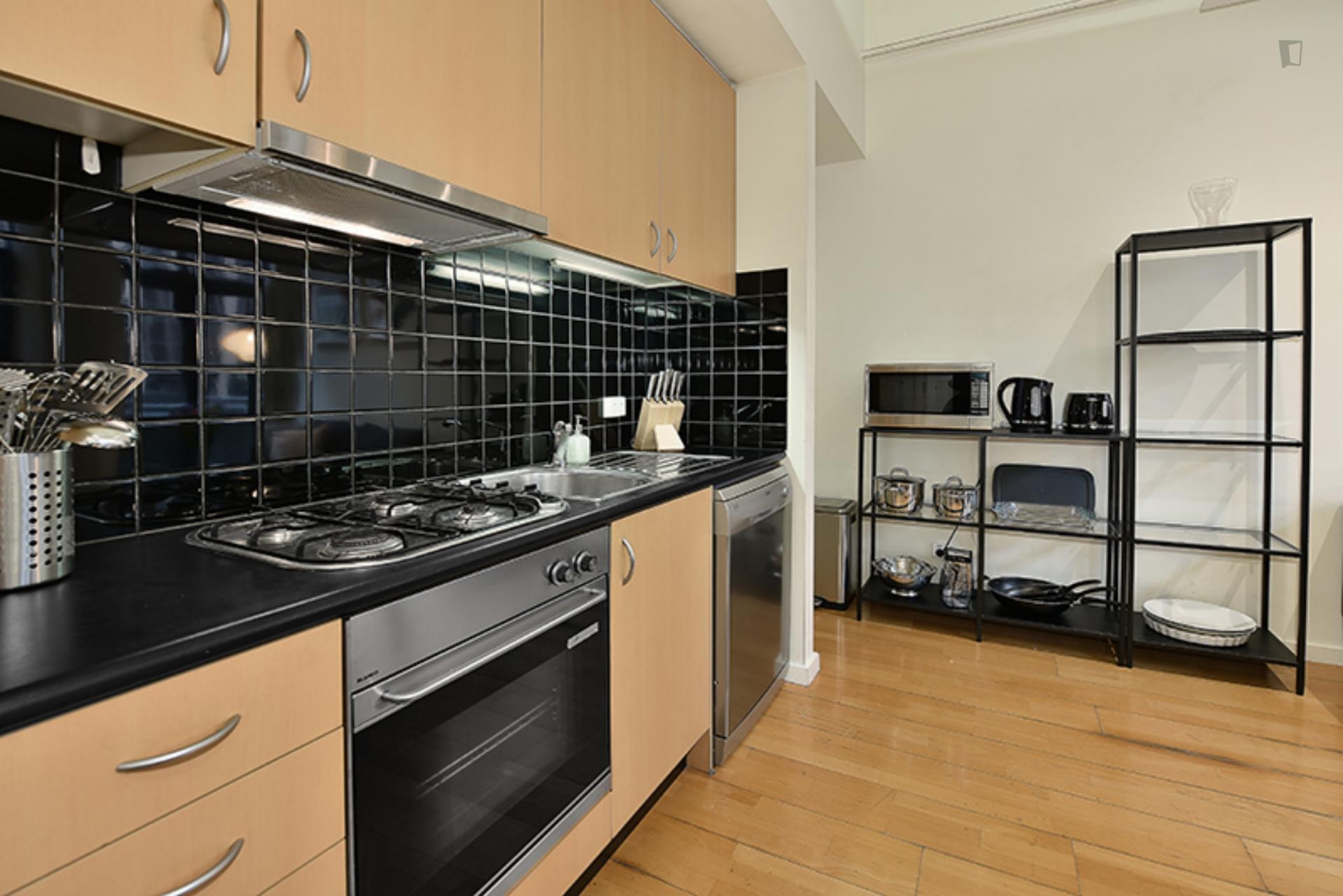 Spacious 1-bedroom apartment near Charles Sturt University Study Centres, Melbourne