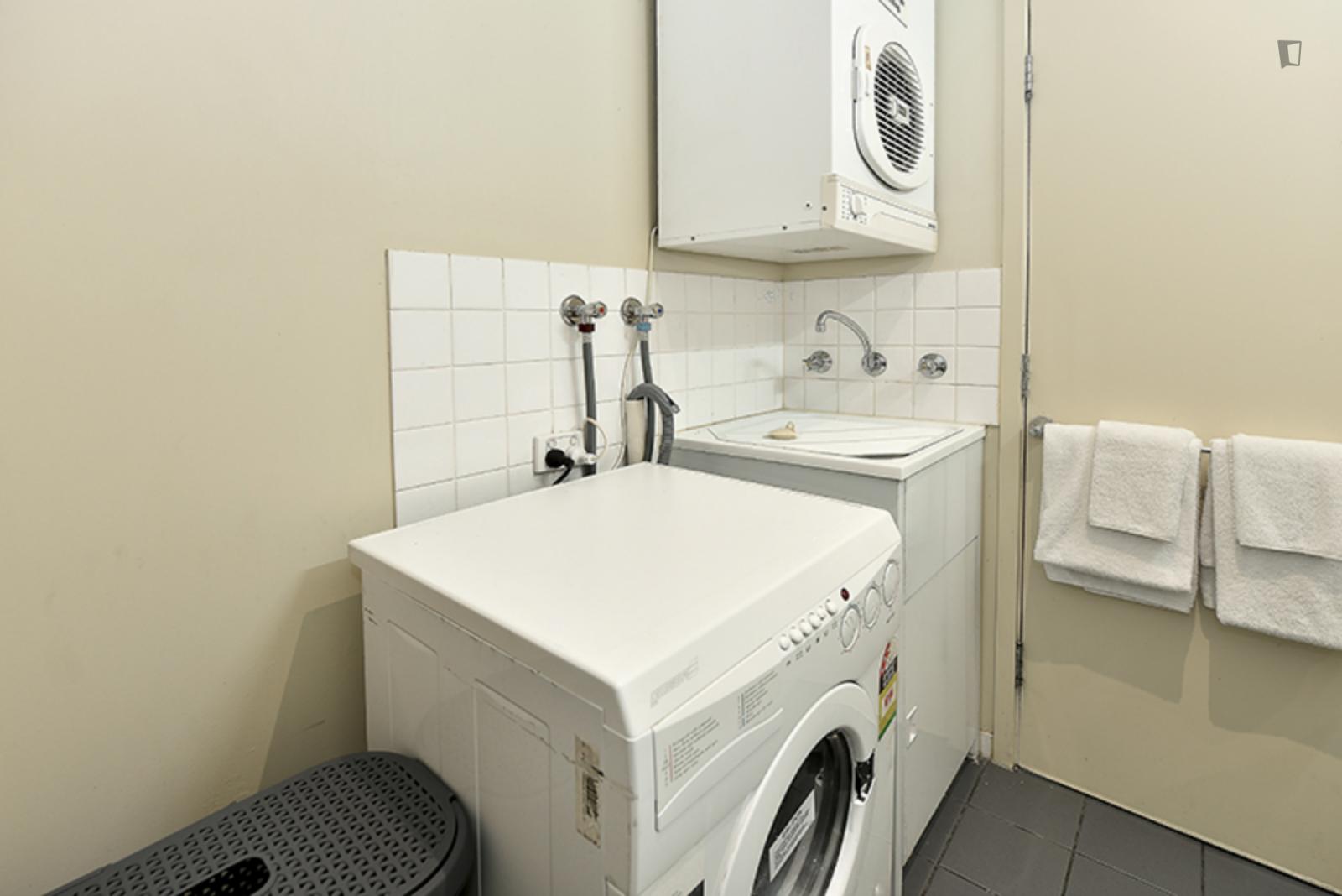  Spacious 1-Bedroom Apartment Near Charles Sturt University Study Centres, Melbourne  -  Spacious 1-bedroom apartment near Charles Sturt University Study Centres, Melbourne  - Gallery -  1