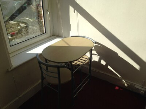 great-location-large-victorian-home-bristol-164315388120250301054357AM