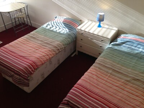 great-location-large-victorian-home-bristol-17497944820250301054339AM