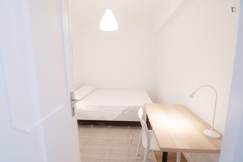 Cool double bedroom next to General Torres metro station