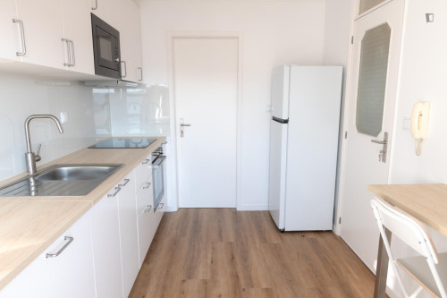 Cool double bedroom next to General Torres metro station  - Gallery -  5