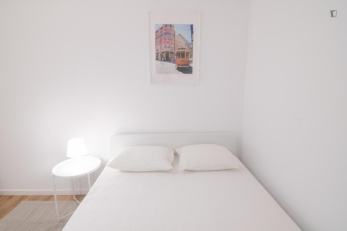 Cool double bedroom next to General Torres metro station