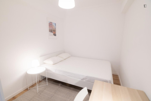 Cool double bedroom next to General Torres metro station