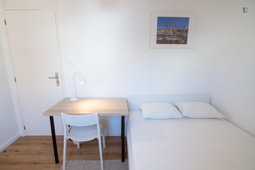 Amazing double bedroom in a 5-bedroom flat
