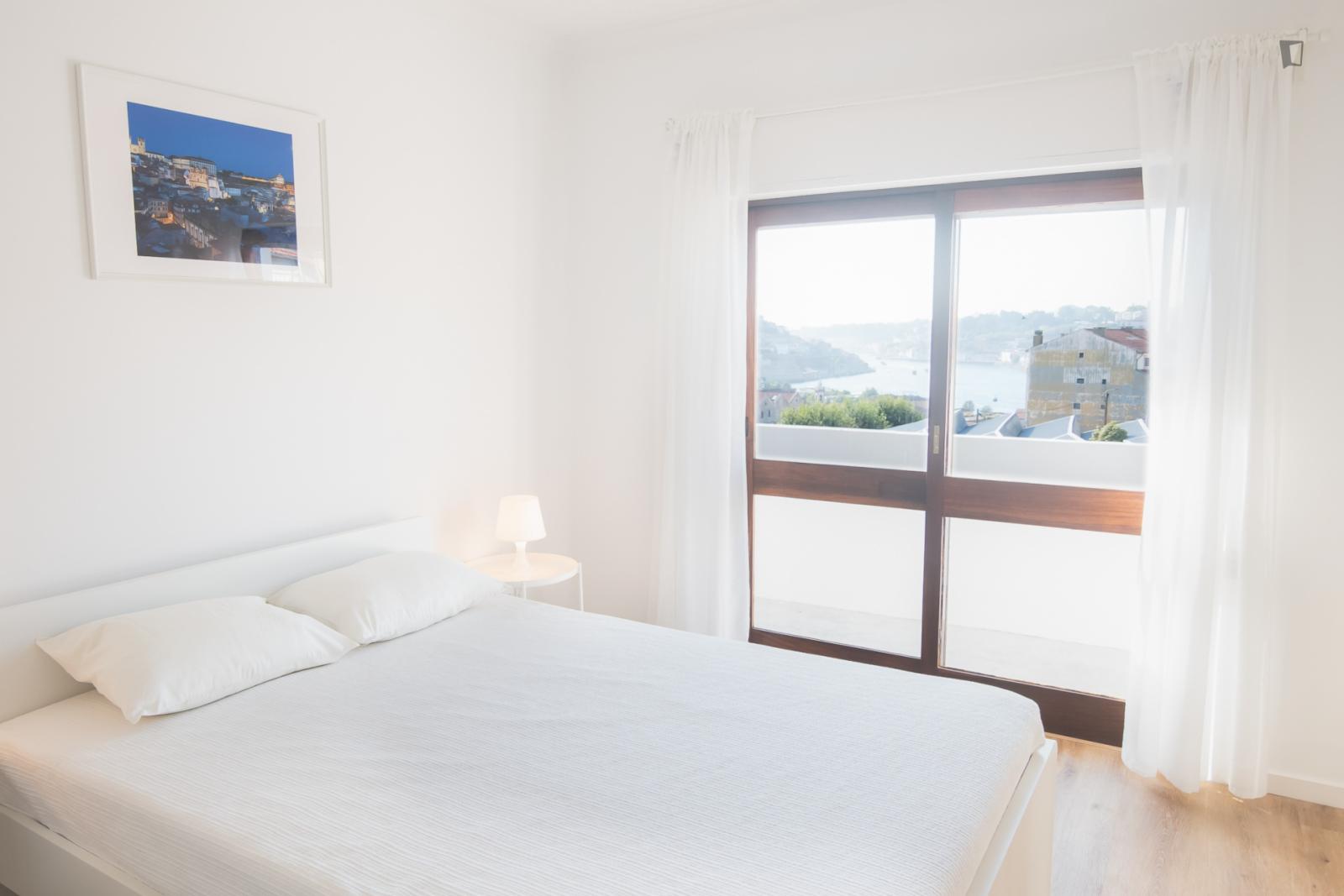 Modern Double Bedroom, Close To Transport And Tourist Attractions - 1