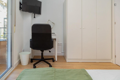 Great looking single bedroom with balcony  - Gallery -  5
