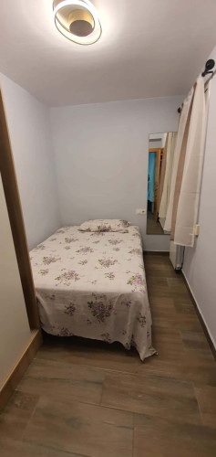 Room in Carrer Xiprer, Cornellà de Llobregat for 55 m² with 3 bedrooms