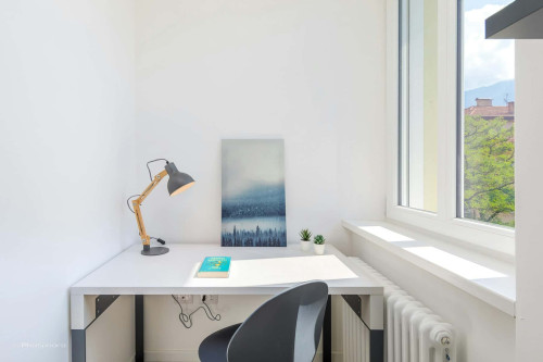 Room in Via Damiano Chiesa, Trento for 100 m² with 6 bedrooms