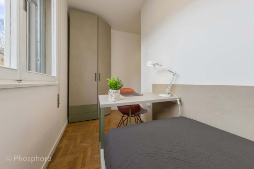 Room in Via Leonardo Emo Capodilista, Padova for 110 m² with 7 bedrooms