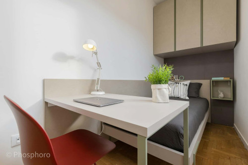 Room in Via Leonardo Emo Capodilista, Padova for 110 m² with 7 bedrooms