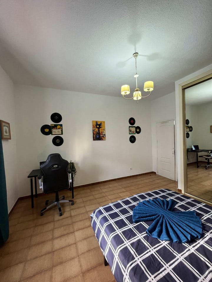  Private Room 5  -  Modern Coliving Villa with Rooftop and Nature in Tranquil Ciudad Jardín  - Gallery -  5