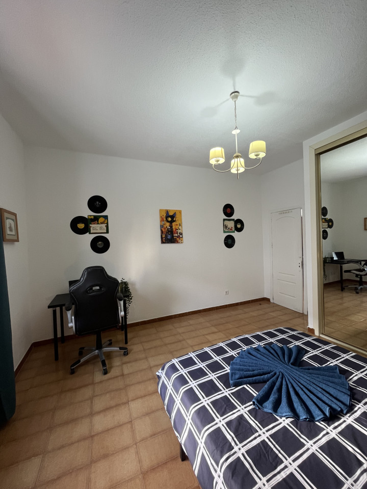  Private Room 5  -  Modern Coliving Villa with Rooftop and Nature in Tranquil Ciudad Jardín  - Gallery -  16