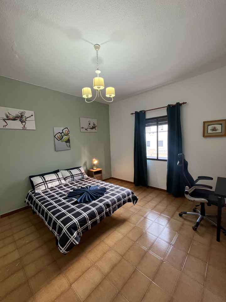  Private Room 5  -  Modern Coliving Villa with Rooftop and Nature in Tranquil Ciudad Jardín  - Gallery -  12