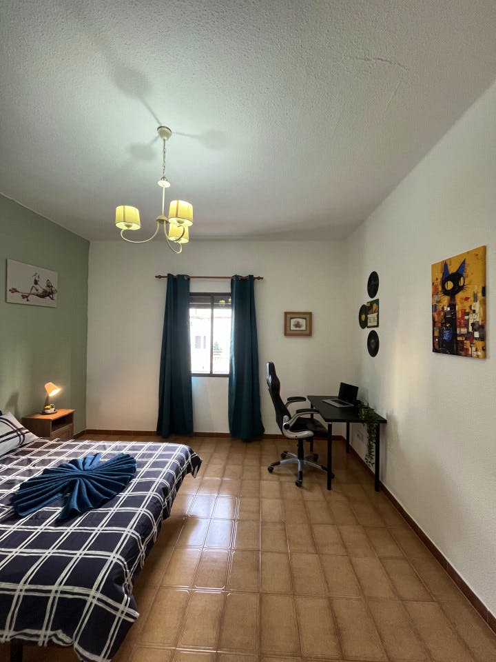  Private Room 5  -  Modern Coliving Villa with Rooftop and Nature in Tranquil Ciudad Jardín  - Gallery -  6