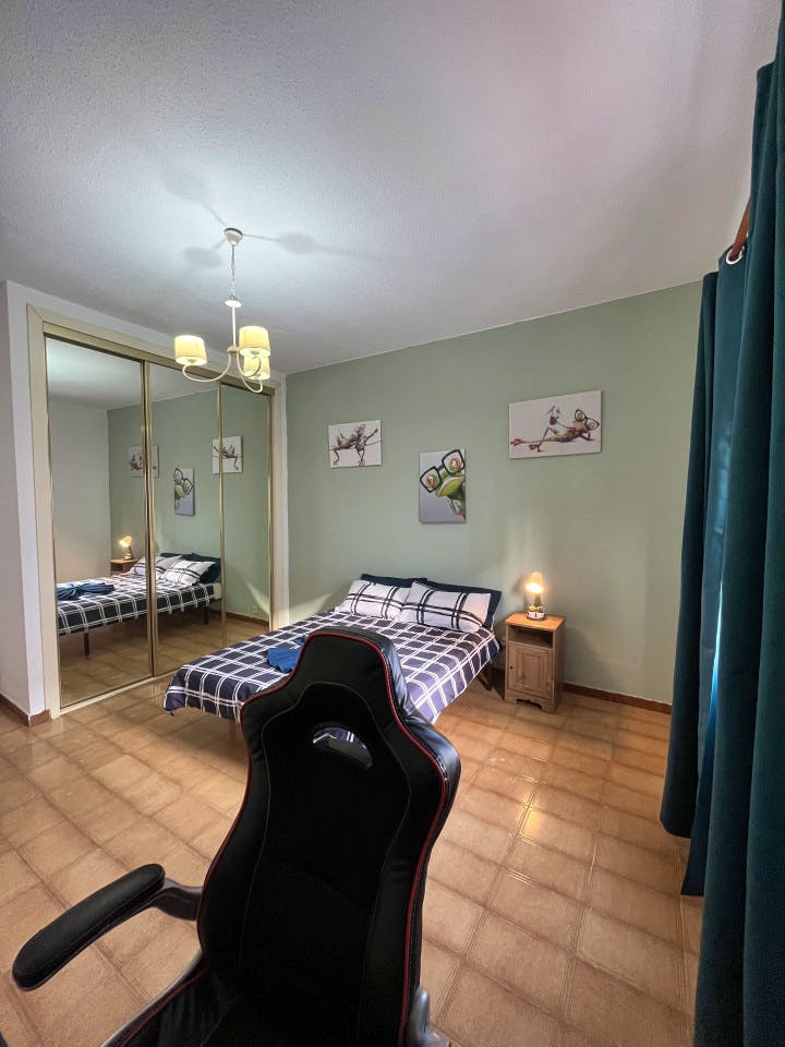  Private Room 5  -  Modern Coliving Villa with Rooftop and Nature in Tranquil Ciudad Jardín  - Gallery -  2