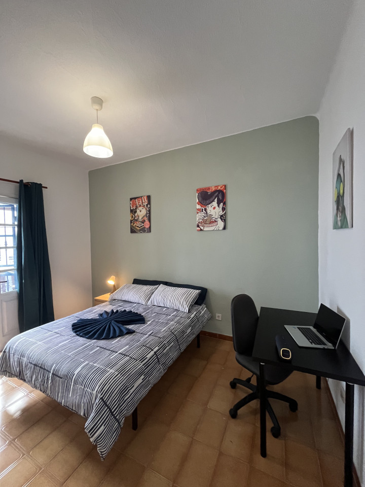  Private Room 6  -  Modern Coliving Villa with Rooftop and Nature in Tranquil Ciudad Jardín  - Gallery -  14