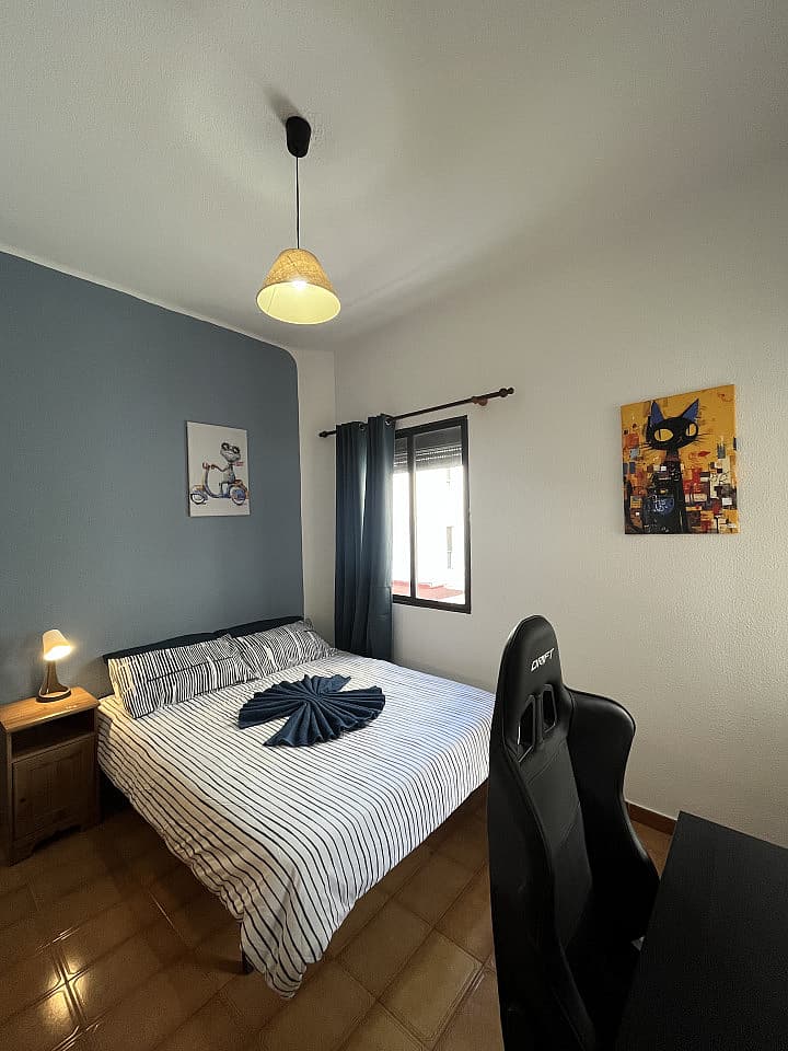  Private Room 2  -  Modern Coliving Villa with Rooftop and Nature in Tranquil Ciudad Jardín  - Gallery -  22