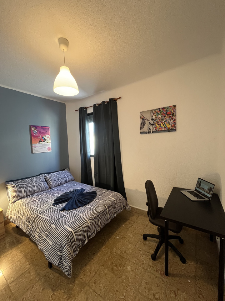  Private Room 3  -  Modern Coliving Villa with Rooftop and Nature in Tranquil Ciudad Jardín  - Gallery -  11