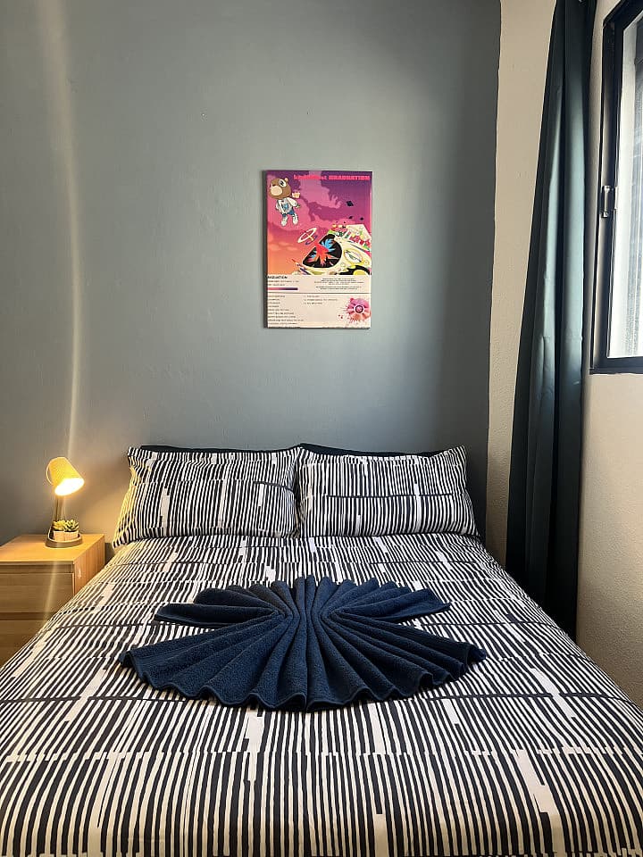  Private Room 3  -  Modern Coliving Villa with Rooftop and Nature in Tranquil Ciudad Jardín  - Gallery -  28
